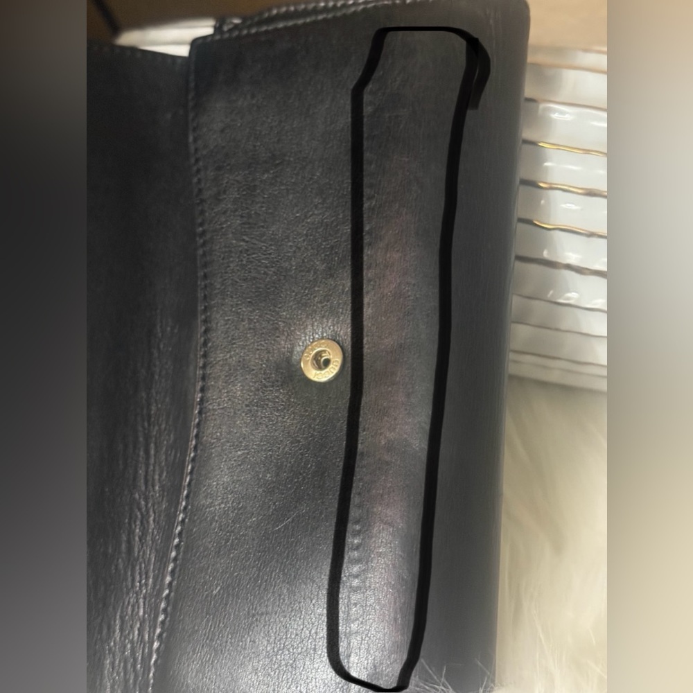 Vintage Gucci Black Leather Waist wallet with Gold Emblem - Picture 8 of 17